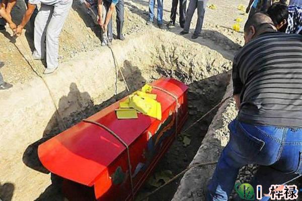 富不改门穷不迁坟是什么意思