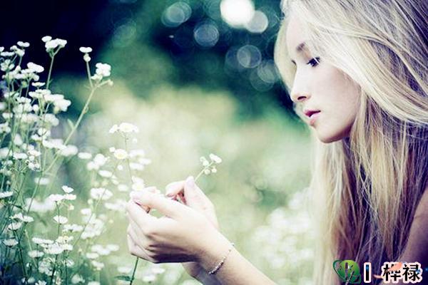 ​女人晚婚的八字，什么样的女八字不好嫁出去