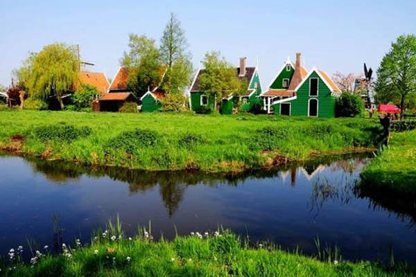 湖边的房子就一定风水好吗,哪种湖边的小区不能买