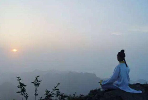 2024年2月28日每日五行穿衣指数解读搭配（2021年2月24五行穿衣指南）