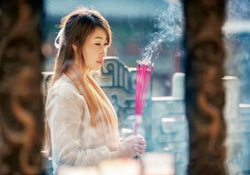 八字正官在各柱的命理分析