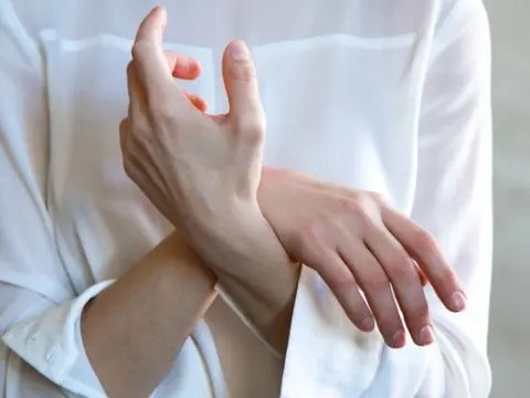 看男人手相看左手还是右手