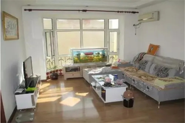 鱼缸摆放在客厅哪个位置好