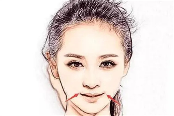 ​以家庭为重的女人的面部特征