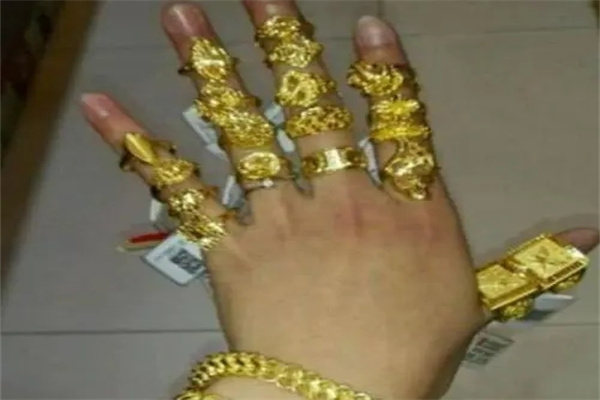 戴金戒指招财风水