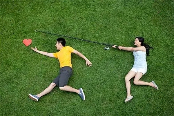 容易女追男的八字特征