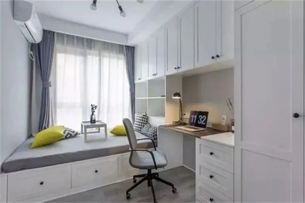 书桌在卧室的怎样摆放