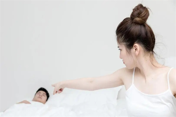 ​女人性格果断决绝的八字特征