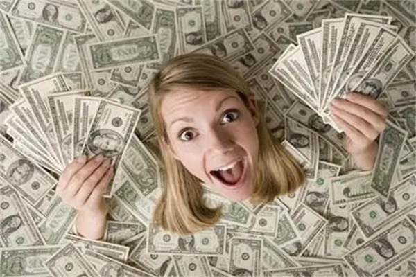 八字比肩六神旺度格女命