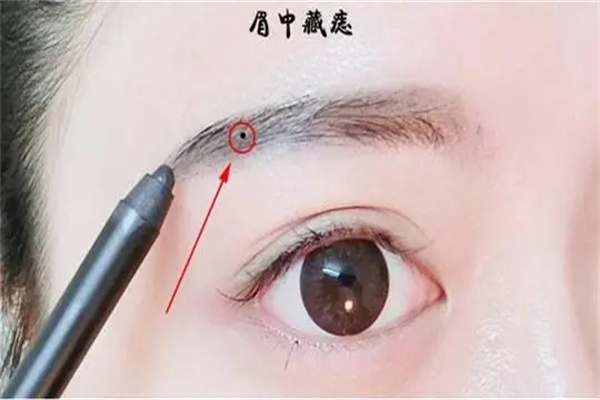 桃花运强的痣相