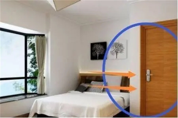 床头朝门风水好吗