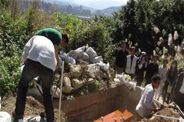 ​风水中土葬好还是火葬好