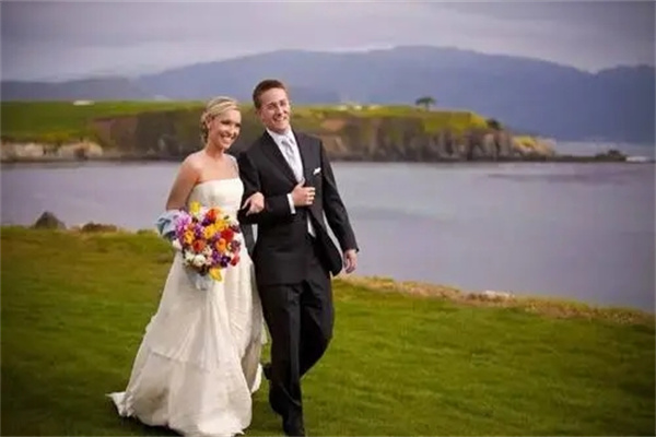 六爻测配偶技巧