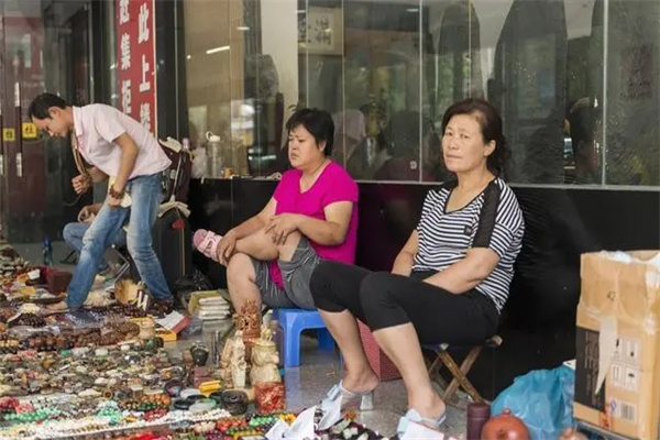 做小买卖的八字特征(适合做买卖的八字)