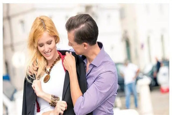 能驾驭男人的女人八字（驾驭男人的女人八字特点）