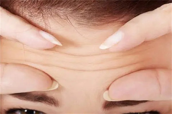 女人前额有太多的皱纹好不好（女人前额有太多的皱纹好不好呢）