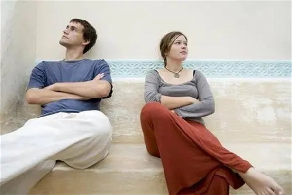 八字发现婚姻不顺怎样解决（八字发现婚姻不顺怎样解决呢）