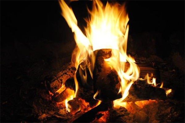 炎上格是富贵之命吗（炎上格是大富大贵的命格吗）