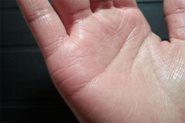 能得异性朋友帮助的手相（能得异性朋友帮助的手相图片）