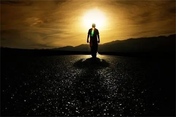 八字食神泄秀富贵层次如何划分