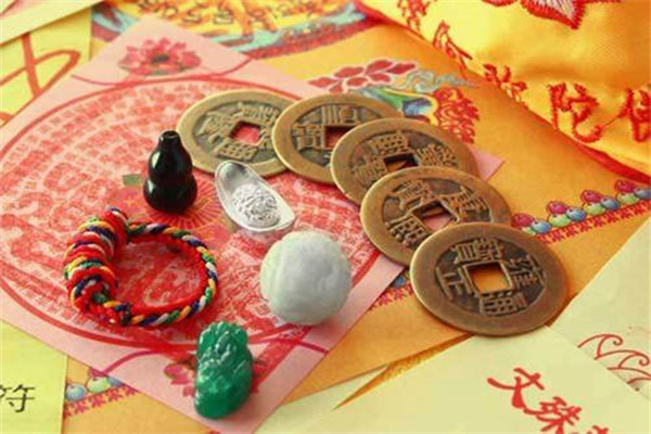 喜用神是金佩戴什么好（喜用神为金佩戴什么）