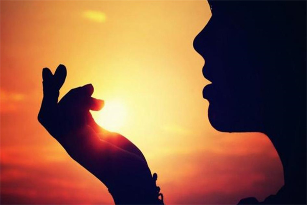 事业不顺的八字如何化解（事业不顺的八字命理）