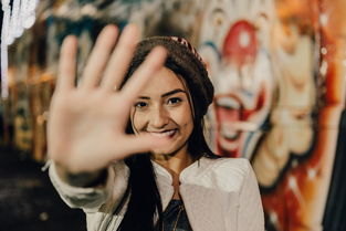 感情专一的女人八字（感情专一的女人八字特点）