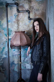 好八字女命（八字女命带酉戌相害的人）