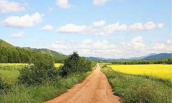 属马路旁土命戴什么饰品好