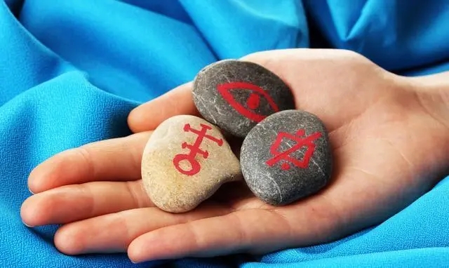 八字不见食伤好吗