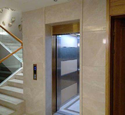 电梯门对进户门如何化解