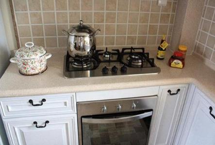 不同朝向厨房灶台的风水影响