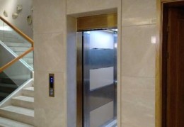 电梯门对进户门如何化解