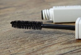 眉毛中间长白毛代表什么（眉毛中间长白毛代表什么意思）