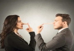 经常说谎的女人面相