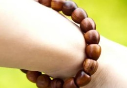 ​饿木命人适合佩戴什么