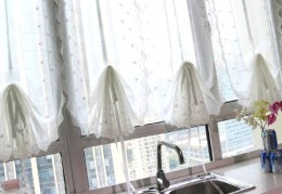 厨房窗帘的颜色讲究