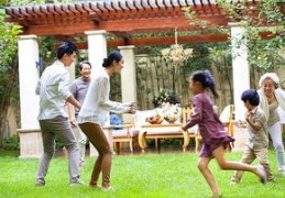 水命人的进户门挂什么颜色水晶好