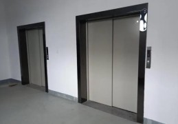 厂房大门对电梯化解