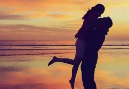 对爱情比较痴心的八字特征