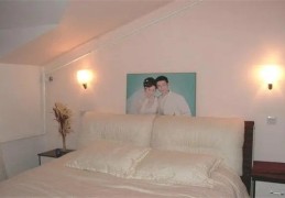 结婚照挂哪风水好，床上方有结婚照风水怎么样