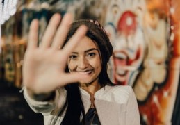 感情专一的女人八字（感情专一的女人八字特点）