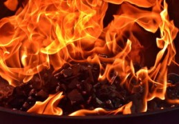 八字喜火土的人特征（八字喜火土走什么大运最好）