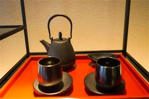 床底下放什么东西会影响风水-桦玺易学网 床底下放什么东西会影响风水-桦玺易学网