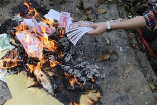 上坟烧纸必知十大风水禁忌-桦玺易学网 上坟烧纸必知十大风水禁忌-桦玺易学网